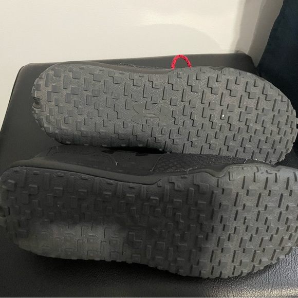 UnderArmor size 9 men’s shoes - Picture 3 of 4